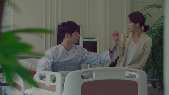 Kang So Bong is shocked to find Nam Sin suddenly awake and holding her by the wrist