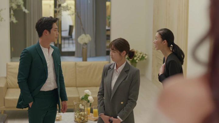 Nam Sin III deals with wedding dress store sales representative