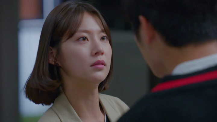 Kang So Bong holding her nerves with an infuriated Nam Sin