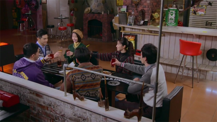 1989一念間 - Chen Che with his mother's group of friends.