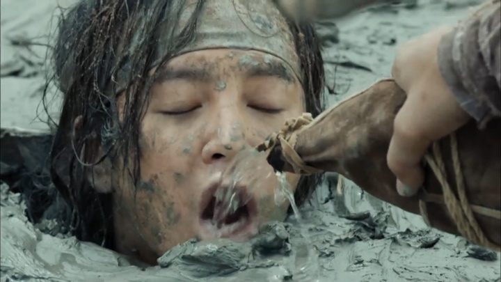 Jang Geun Suk buried neck high in mud in Daebak