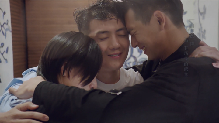 Ai Qing, Solo and Han Shangyan in a group hug.