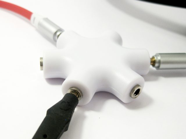 Listen to multiple devices with a 6-way audio splitter