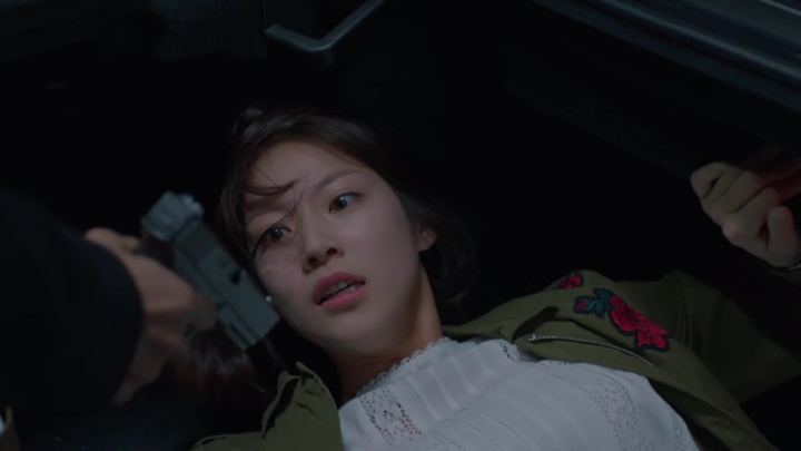Kang So Bong forced to go into the trunk of a car