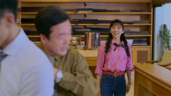 1989一念間 - Chen Che misses coming face-to-face with his mother at Ye Zhen Zhen's family tailor shop.