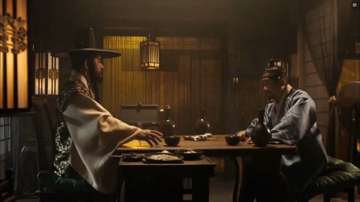 King Suk Jong and Baek Man Geum at a gambling table
