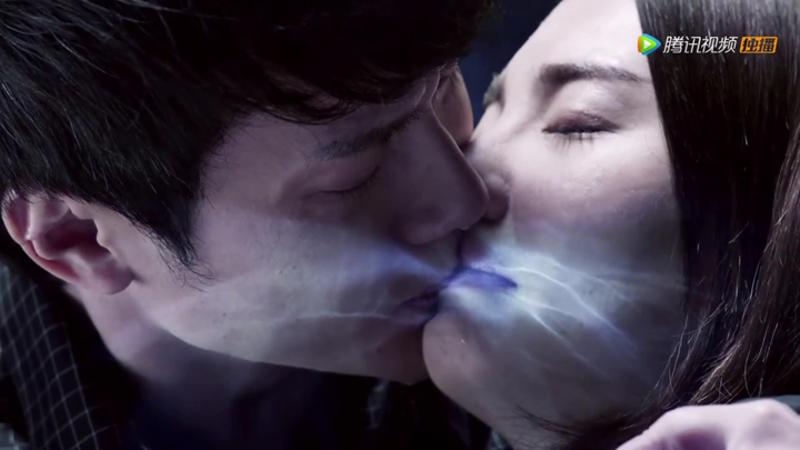 Feng Suo's kiss to Luo Luo activates Ice tribe magic within Feng Suo - Ice Fantasy Destiny