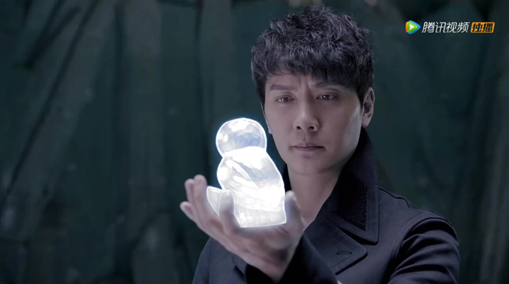 Ka Suo visits Ying Kong Shi's ice environment. He creates an ice figure after finding the flute he gave to Ying Kong Shi.