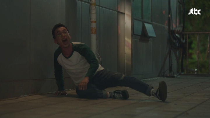 Kim Chan Woo on the ground and angry.