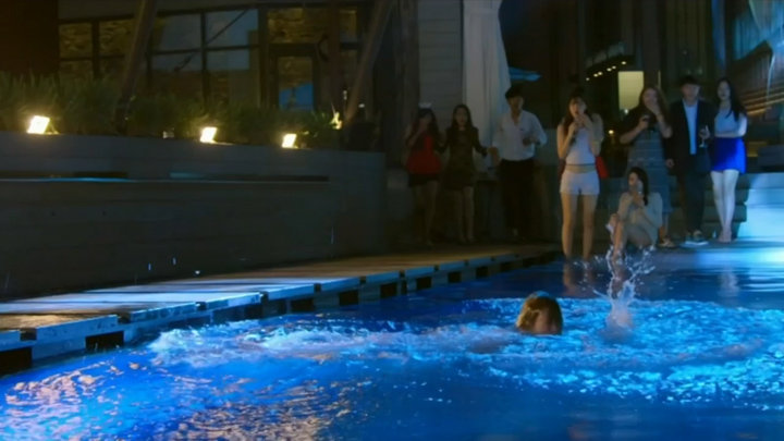 She Was Pretty: Min Ha Ri in the pool